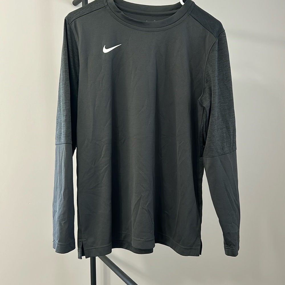 Women’s Nike long sleeve. Size L